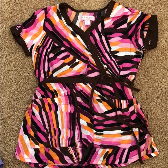 Nursing scrub tops - Picture 4 of 5